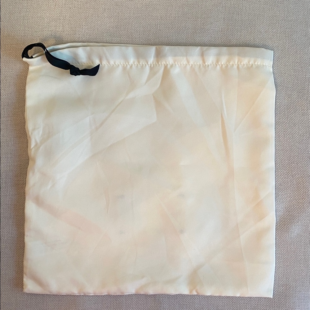 Gucci • Drawstring Dust Bag - Picture 2 of 8